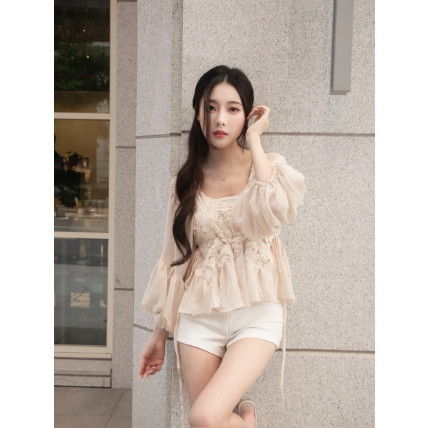 輕語花境泡泡袖蕾絲拼接上衣