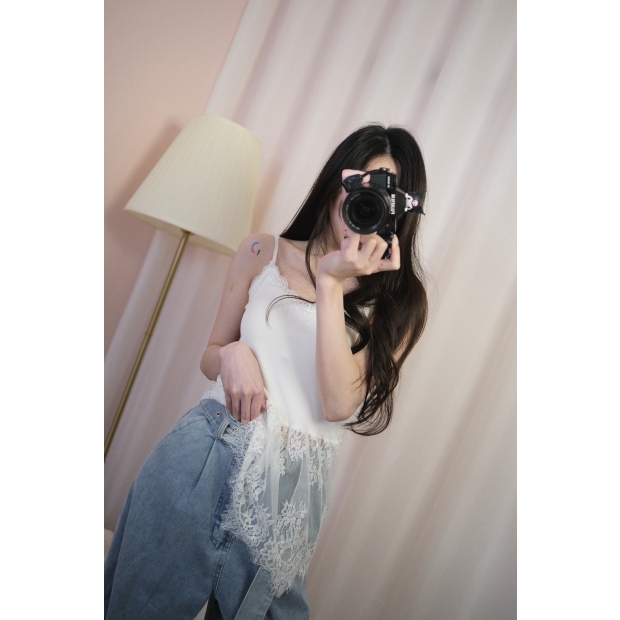 奶霜微甜蕾絲吊帶-白