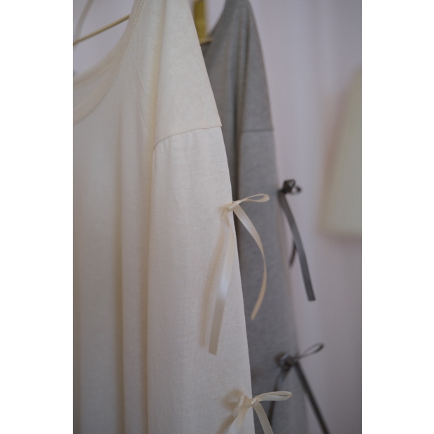 蝴蝶結落肩慵懶 Tee-淡奶杏.月霧灰