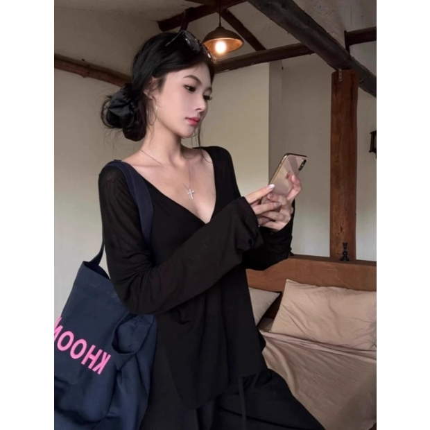 微透慵懶V領長袖