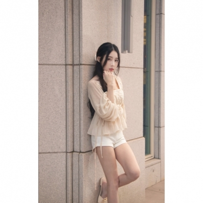 輕語花境泡泡袖蕾絲拼接上衣