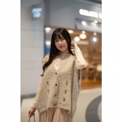 日系提花v領鏤空背心