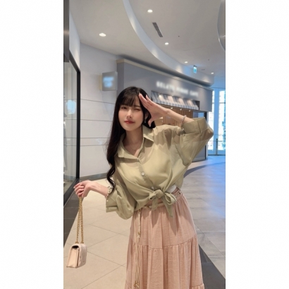 漫光綁帶壓紋雪紡罩衫 漫光綁帶壓紋雪紡罩衫