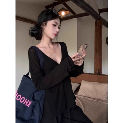 微透慵懶V領長袖