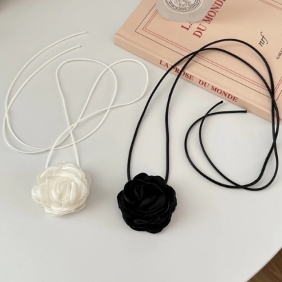 綁帶山茶花頸飾