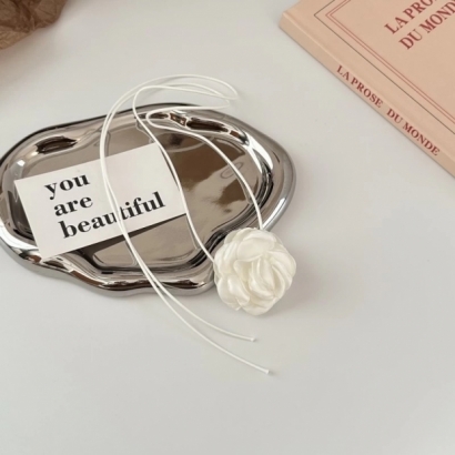 綁帶山茶花頸飾